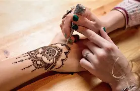 Talleres de Henna: un espacio para compartir cultura, creatividad y tradición